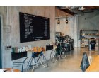 Cum amenajezi un coffee-shop modern: birou și spațiu de învățare