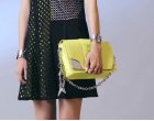 Genti dama Versace si compleuri elegante pe doua site-uri de fashion