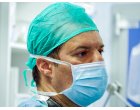 Speranță pentru vârstnicii care nu mai pot fi operați. Pacient de 80 de ani, salvat printr-o intervenție maraton în care i-au fost montate în inimă trei dispozitive Mitraclip