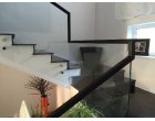 Iti doresti o locuinta moderna? Balustradele din sticla sunt o alegere smart