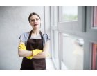 Curatenie in apartamente versus curatenie in birouri