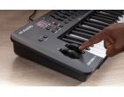 Controlerele cu tastatură M-Audio Oxygen MKV Oxygen oferă comenzi inteligente și cartografiere automată