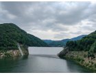 CSR Nest a finalizat montarea sistemului de retenție a deșeurilor plutitoare la Barajul Leșu