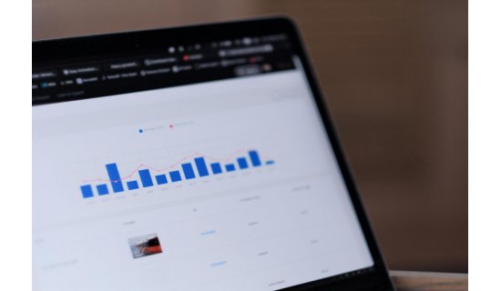 Cum interpretează Google advertorialele în era AI Overviews