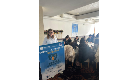 Summitul Tinerilor a adus la Targu Jiu elevi si tineri interesati de dezvoltarea comunitatilor lor